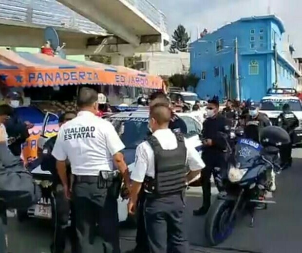 Capturan vecinos de Tizatlán a policía que presuntamente acosó a una menor de edad