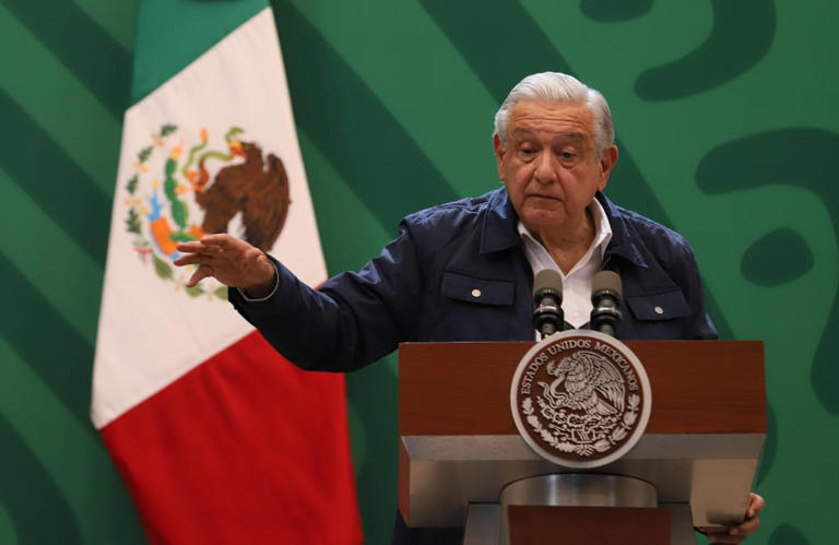 AMLO respalda a Evelyn Salgado por destitución de funcionarios; se investigará a cesados