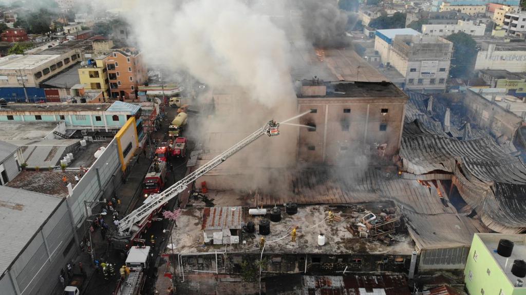 Arde en llamas la fábrica de International Paper en Veracruz