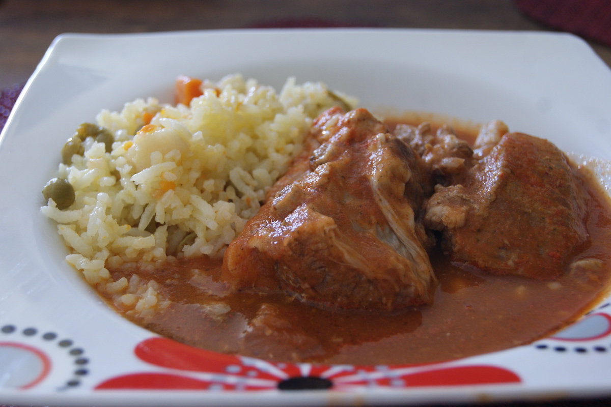 COSTILLA DE CERDO EN SALSA ROJA