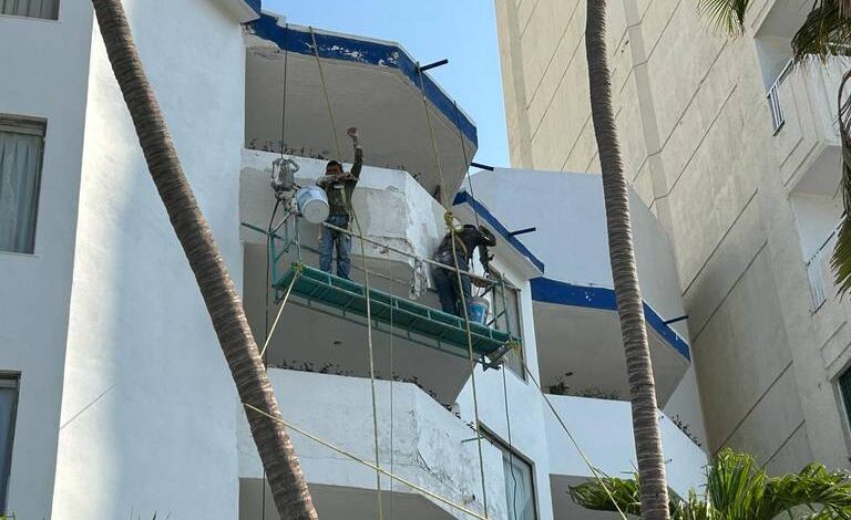 Rehabilitan hoteles a marcha forzada para Semana Santa en Acapulco