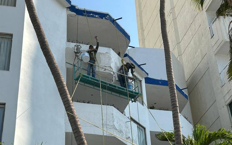 Rehabilitan hoteles a marcha forzada para Semana Santa en Acapulco