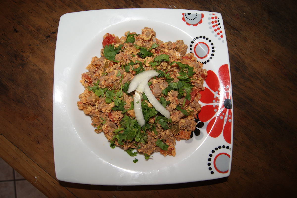 HUEVOS CON CARNE MOLIDA
