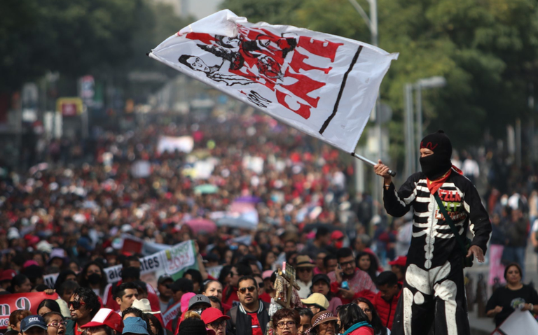 Maestros de la CNTE se reúnen con AMLO