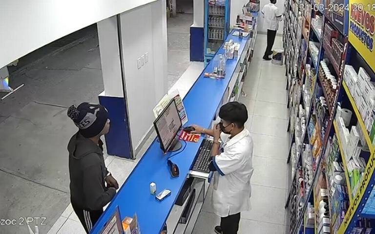 Con pistola en mano, sujeto asalta Farmacia Similares en Amozoc