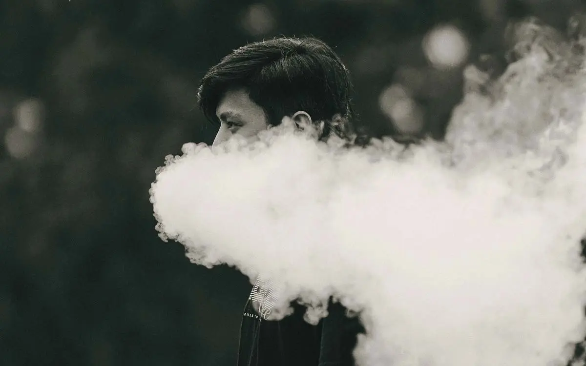 La OMS da a conocer informe sobre consumo de alcohol y uso de vapeadores entre adolescentes