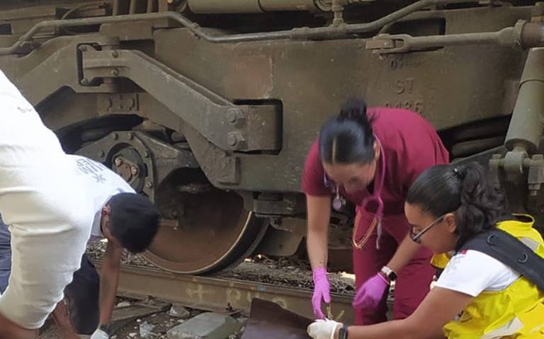 Hombre cruza las vías del tren con los audífonos puestos y termina lesionado en San Antonio