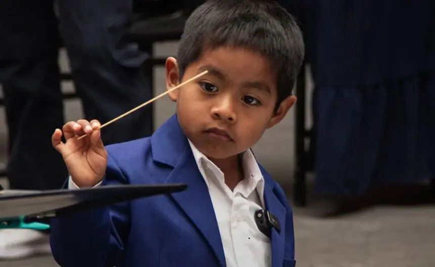 Puebla garantiza estudios universitarios al niño director Gabriel Castillo